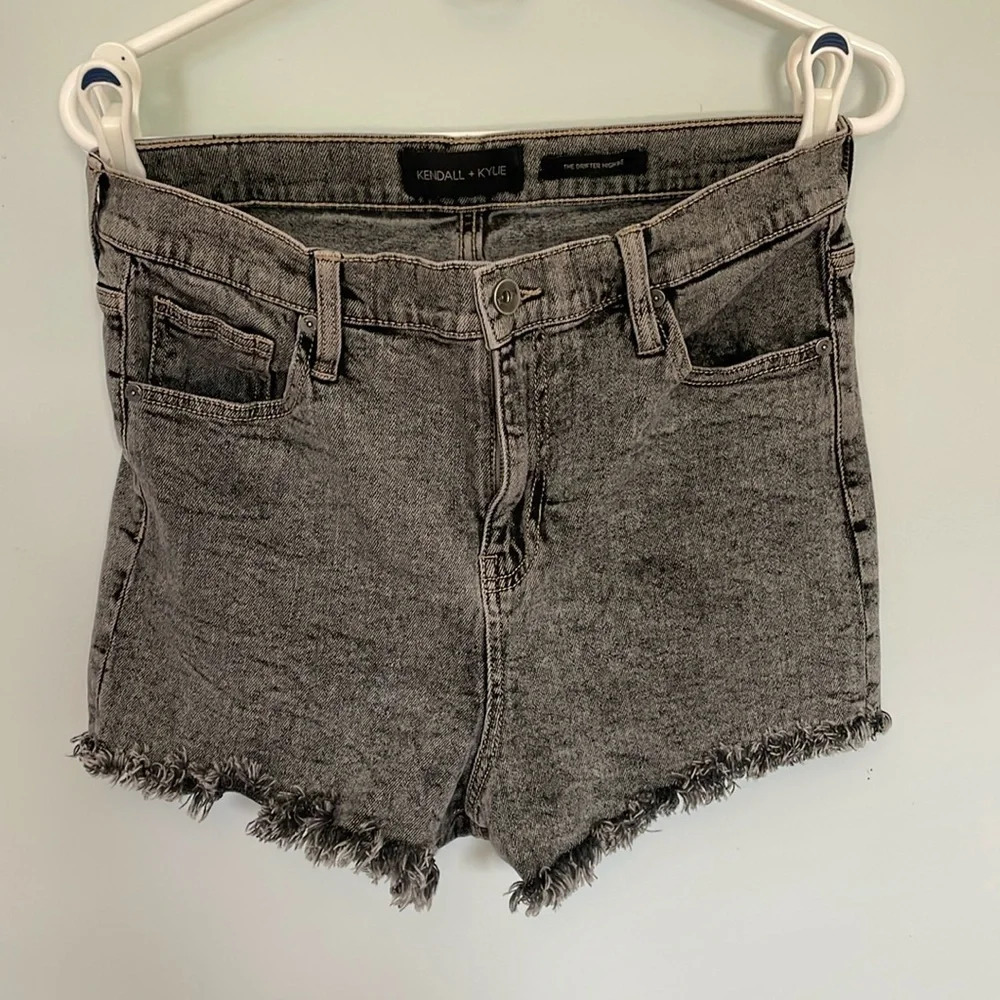 Kendall & Kylie women’s size 31 black stonewashed the drifter high rise shorts